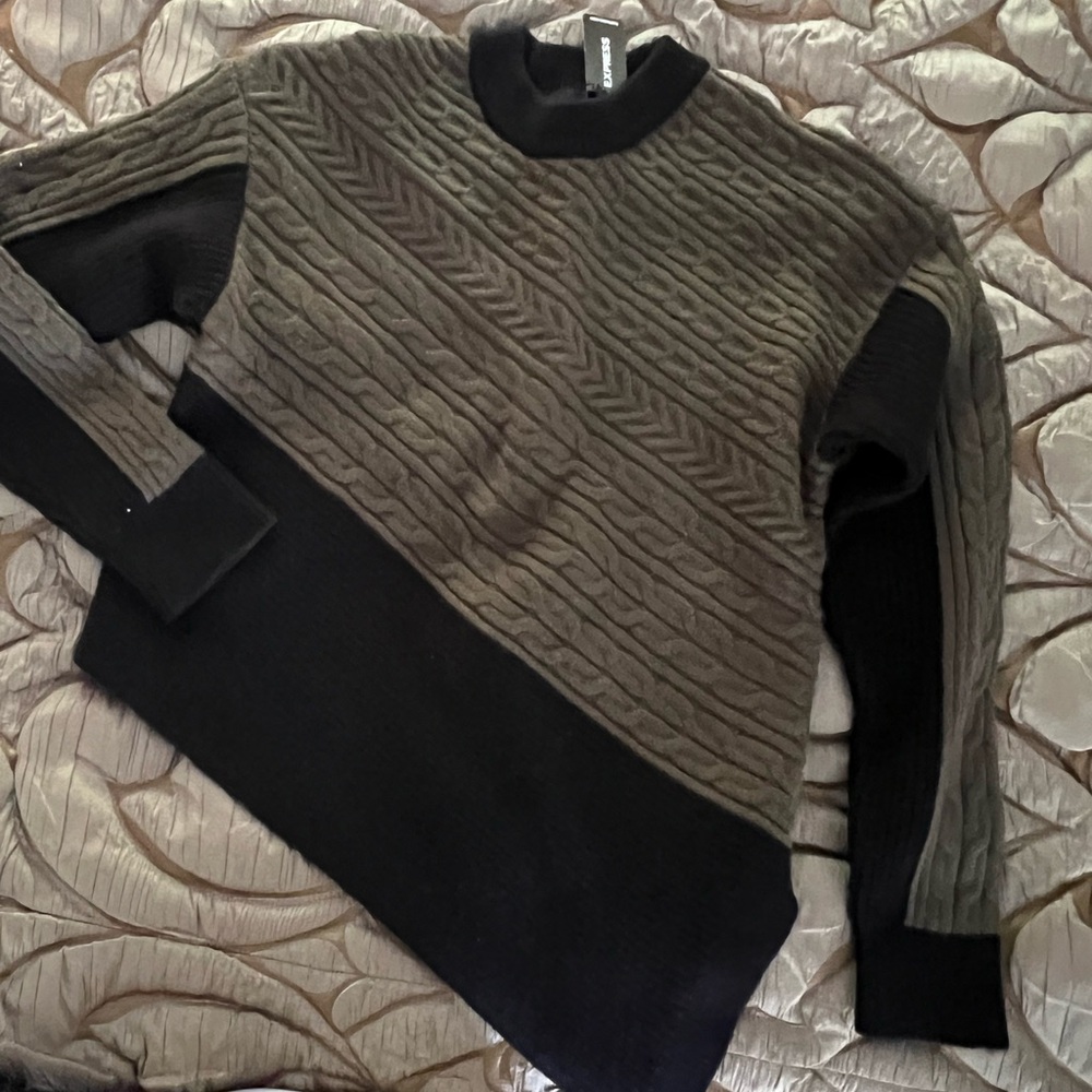 Sweater - Picture 2 of 9